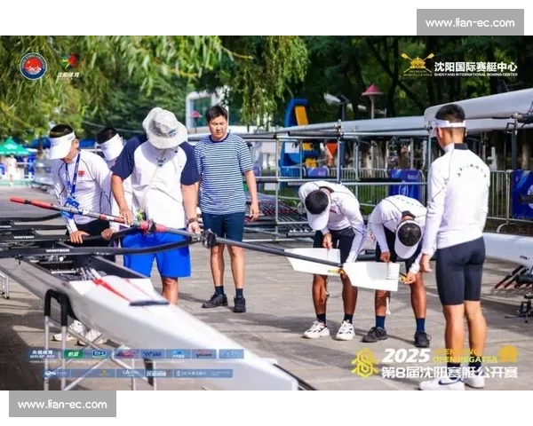 第八届沈阳赛艇公开赛浑河开赛 中外健儿逐浪 “最美静水赛道”
